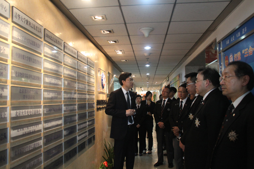 参观志愿文化长廊