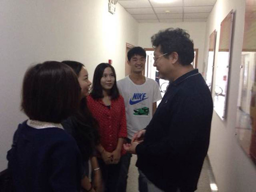 团市委机关党委书记、市志愿服务指导中心主任郭新保同志到复试现场看望候场志愿者
