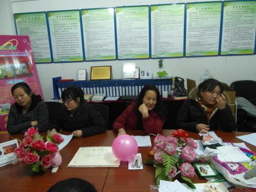 青檬志愿者活动前与康复中心老师开会讨论会议流程