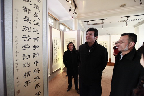 13.齐主席参观《孙中山、宋庆龄箴言书法作品展》
