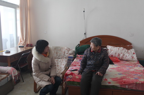“两节送温暖”慰问重残低保户照片 (2)