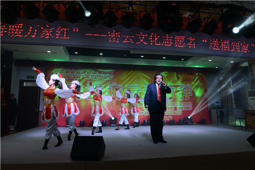 3-文化志愿者开展送“福”到家活动