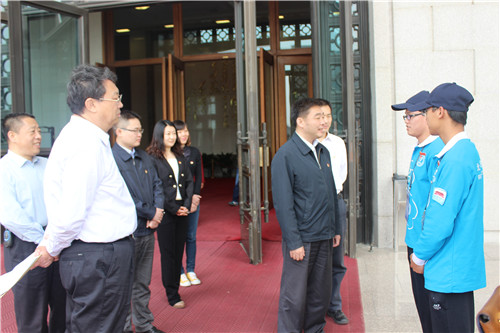 3.常宇同志慰问上岗服务志愿者