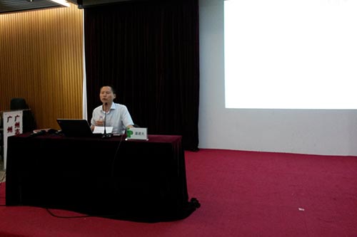 谭建光教授为学员讲授“社工+志愿者”合作模式探索