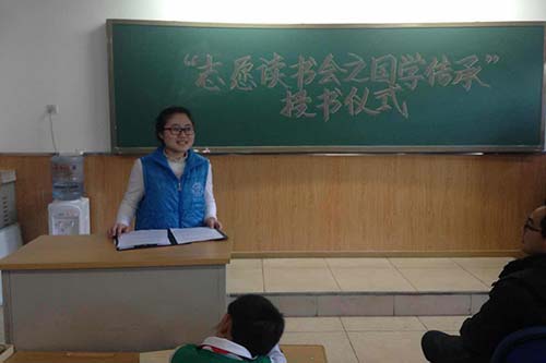 石油大学志愿者代表介绍服务情况