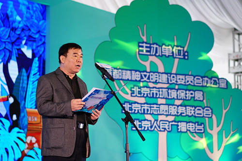 1-与会领导宣读表彰决定_副本