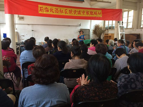 2016年5月10日，应急志愿者培训师在前海北沿社区授课