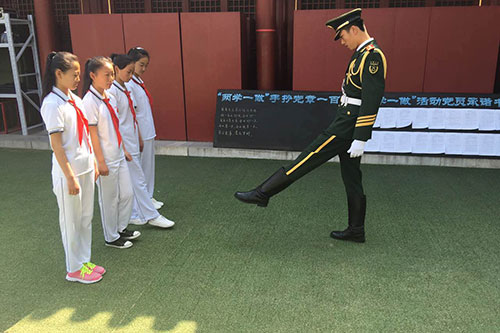向天安门国旗护卫队学习-2