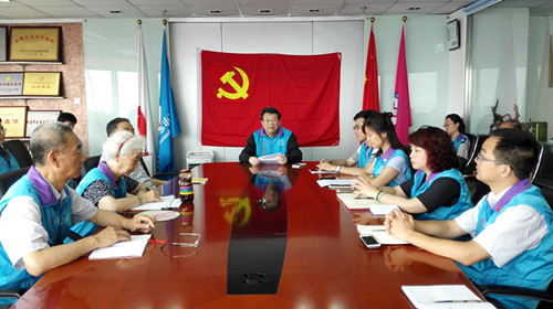 1.党总支书记郭新保同志在讲党课