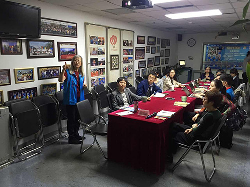 专家为市志联组织负责人和青年学者进行专题报告