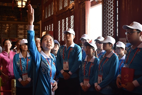 3.讲解志愿者在城楼大殿为其他岗位志愿者进行讲解