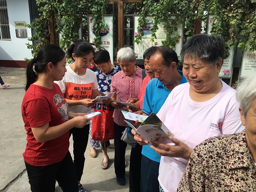 社区居民学习健康知识