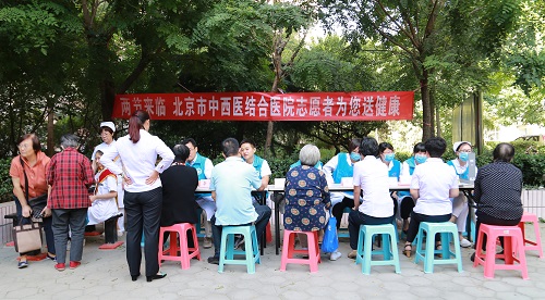 “喜迎双节 便民义诊”志愿服务活动现场