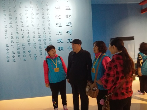 为盲人讲解通州历史