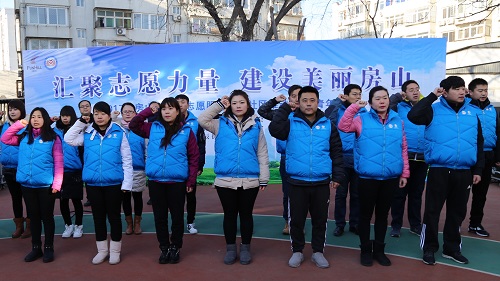志愿者代表宣读志愿者誓词