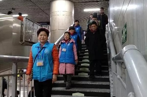 微众汇志愿者执勤中1