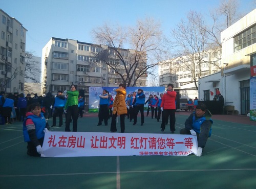 志愿者跳等灯舞