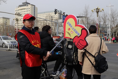 2-密云青年志愿者开展交通疏导志愿服务活动