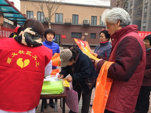 1-义工发放宣传折页