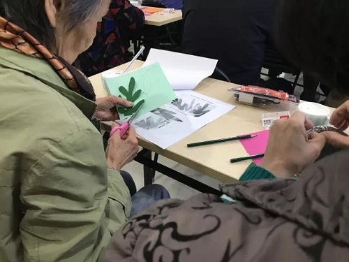 3-开展掌上植树手工制作