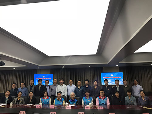 6.与会学员与宣讲员合影
