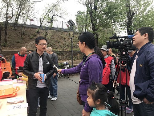 2活动现场石景山电视台采访青檬负责人