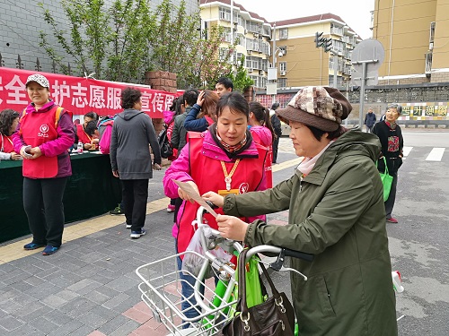 3通州区活动现场向市民宣传文及其保护知识