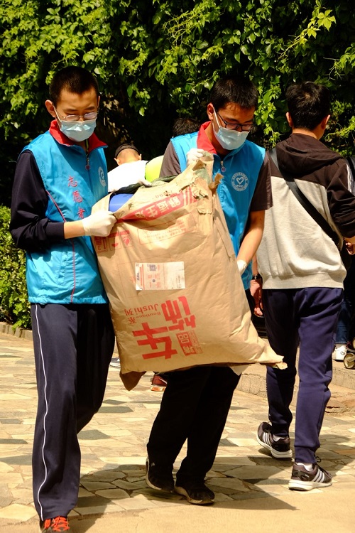 4-志愿者现场服务中