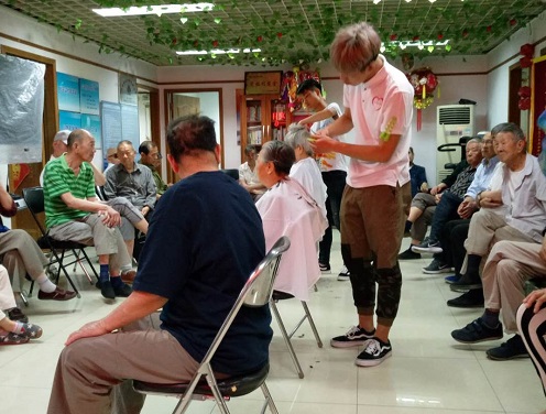 社区居委会志愿服务活动现场