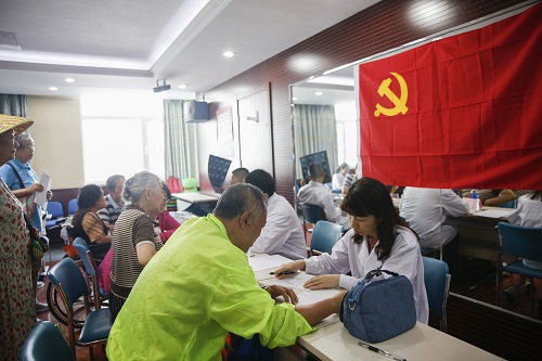 2 党员进社区，健康惠民生