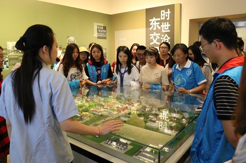 2-志愿者参观学习