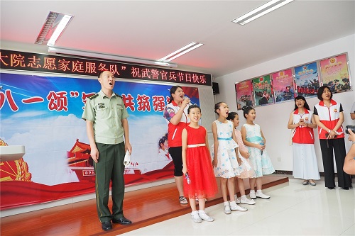 3军民合唱同一首歌《咱当兵的人》