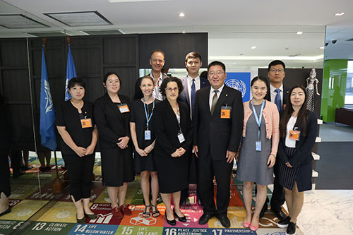 7-代表团与亚太区域联合国机构代表合影