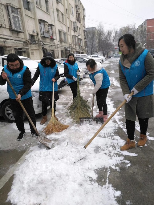 1-房山志愿者们扫雪