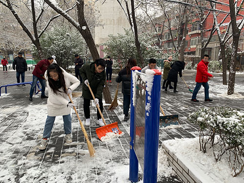 北京志愿者积极开展扫雪铲冰志愿服务活动-丰台区