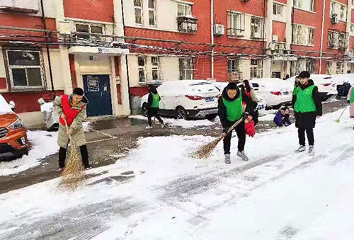 北京志愿者积极开展扫雪铲冰志愿服务活动-昌平区