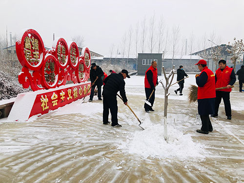 北京志愿者积极开展扫雪铲冰志愿服务活动-平谷区