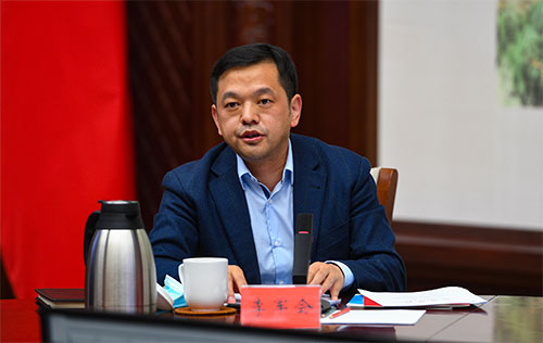 4李军会同志宣读服贸会优秀志愿者表彰决定