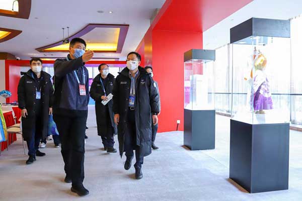 中国传媒大学校领导慰问2022北京新闻中心志愿者001