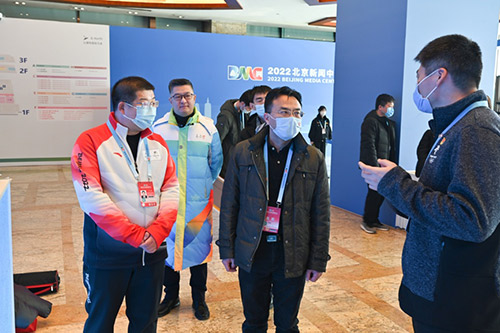 团中央领导慰问2022北京新闻中心志愿者001