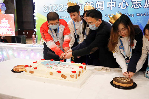 团中央领导慰问2022北京新闻中心志愿者003