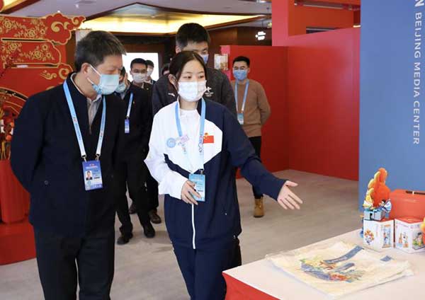 中国地质大学（北京）校领导慰问2022北京新闻中心志愿者002