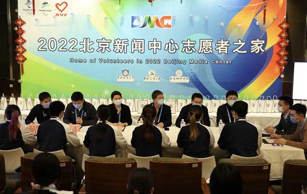 中国地质大学（北京）校领导慰问2022北京新闻中心志愿者003