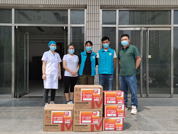 “夏至”将至，4.5万份防暑物资为抗疫志愿者送清凉 (3)