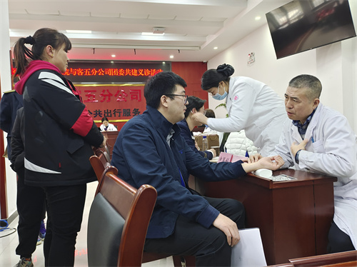 客五分公司团委“雷锋日”志愿服务活动 (1)