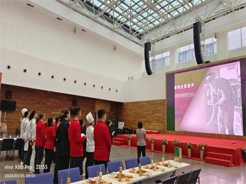 健康药业公司集中观看纪录片《雷锋》