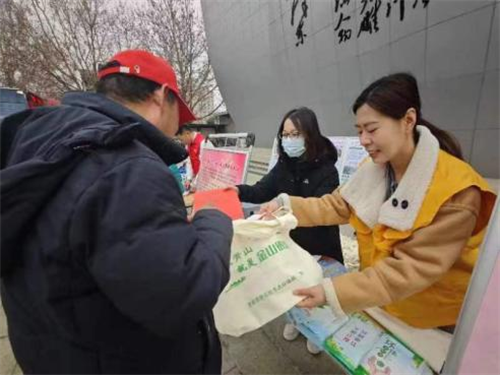 “绿水青山 青春力量”志愿服务队
