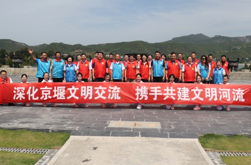 两地志愿者合影3
