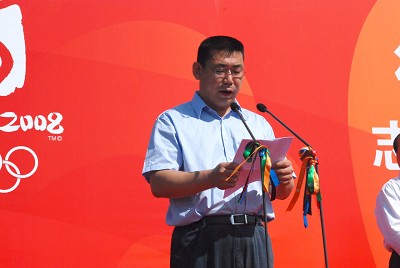 志愿者广场主题雕塑揭幕仪式举行 