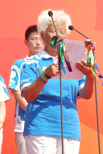 志愿者广场主题雕塑揭幕仪式举行 